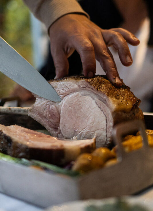 Urleben_Catering_Tomahawk Steak auf der Feuerbox zubereitet